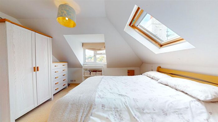 4 Bedroom Chalet For Sale In Newton Road, Swanage, BH19 - Photo 4