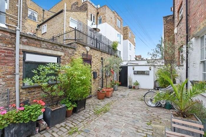 2 Bedroom Flat To Rent In Craven Mews, London, SW11