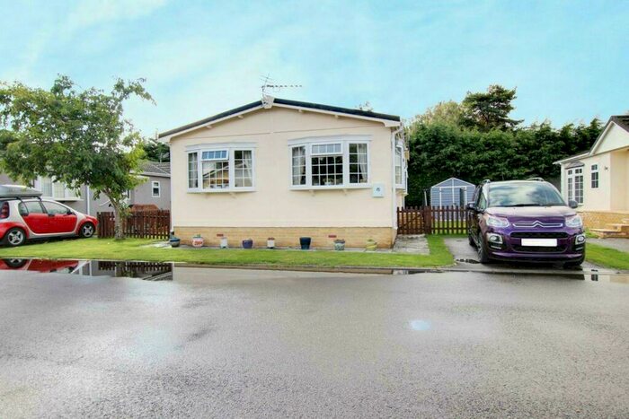 2 Bedroom Park Home For Sale In Hawthorn Hill, Dogdyke, Coningsby, LN4