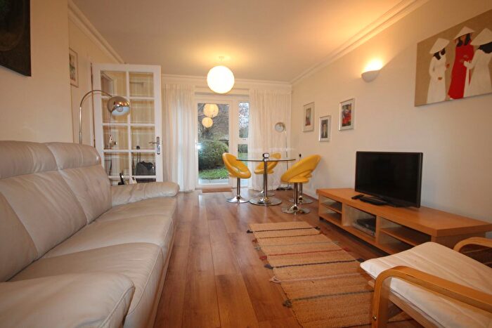 1 Bedroom Flat For Sale In Golden Court, Isleworth, TW7