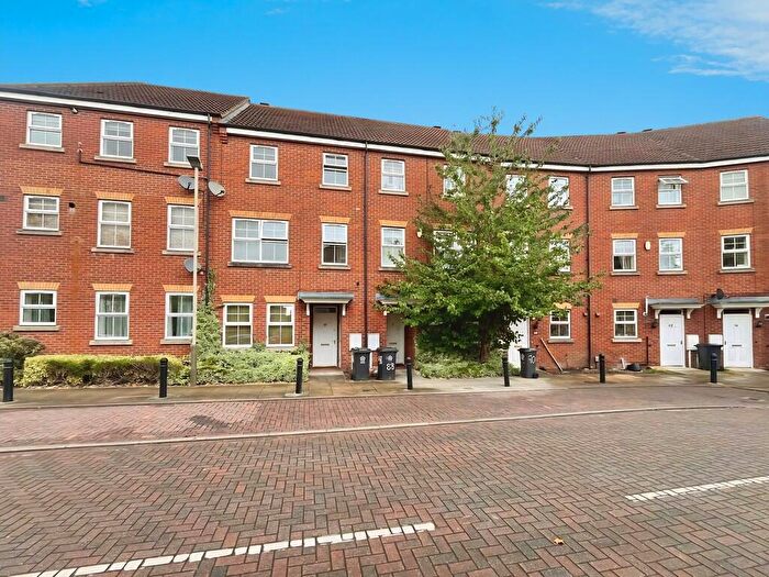 4 Bedroom Town House For Sale In Larchmont Road, Leicester, LE4