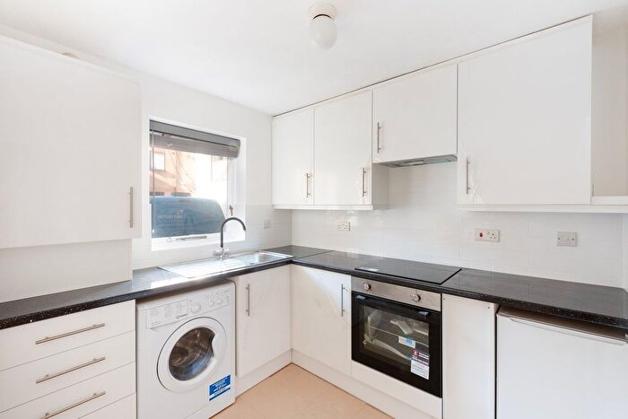 1 Bedroom Flat To Rent In Cambridge Grove, Hammersmith, London, W6