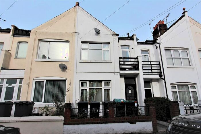1 Bedroom Flat To Rent In Lascotts Road, Wood Green, N22