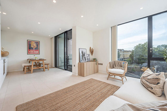 2 Bedroom Flat To Rent In Latitude House, Oval Road, NW1