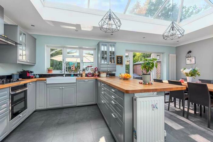 3 Bedroom Detached Bungalow To Rent In Broadmead Road, Send, GU23