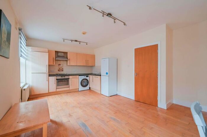 1 Bedroom Flat To Rent In Crouch End Hill, Crouch End, London, N8