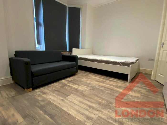 1 Bedroom Studio To Rent In Oval Road, Addiscombe, Croydon, CR0