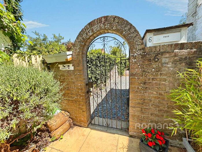 2 Bedroom Maisonette For Sale In North Town Road, Maidenhead, Berkshire, SL6