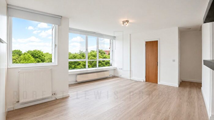 Studio To Rent In Avenue Road, London, N6