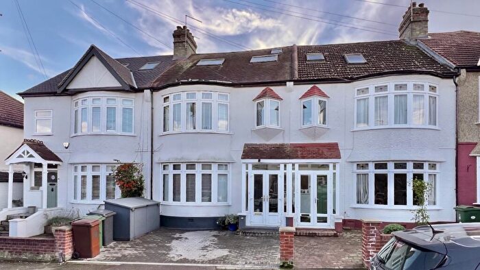 4 Bedroom Terraced House For Sale In Mayfield Road, Chingford, E4