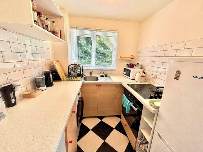 Flat To Rent In Mornington Road, Deptford, London, SE8