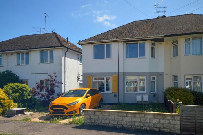 2 Bedroom Maisonette To Rent In Melmore Gardens, Cirencester, GL7