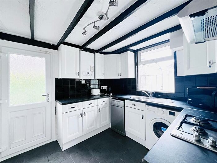 4 Bedroom House To Rent In Hawton Crescent, Nottingham, NG8