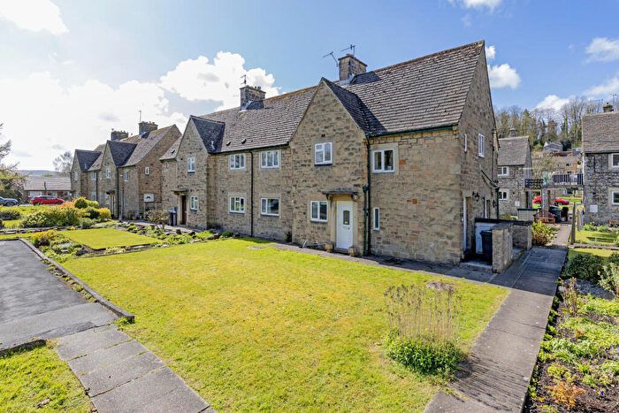 2 Bedroom Flat For Sale In Holywell, Bakewell, DE45