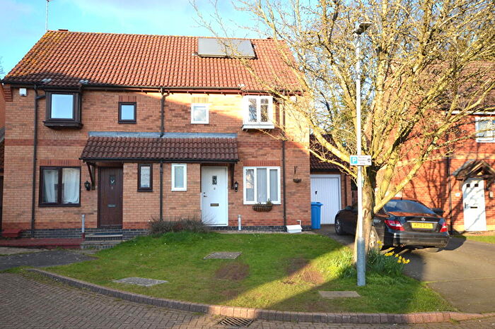 3 Bedroom Semi Detached House To Rent In Carsington Close, Kettering, NN16