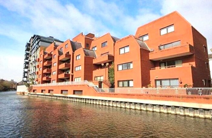 1 Bedroom Flat To Rent In Selborne Court, Reading, Berkshire, RG1