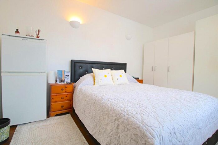 5 Bedroom House To Rent In Bevan Avenue, Barking, IG11