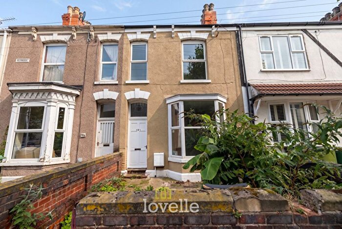 4 Bedroom Terraced House For Sale In Hainton Avenue, Grimsby, DN32