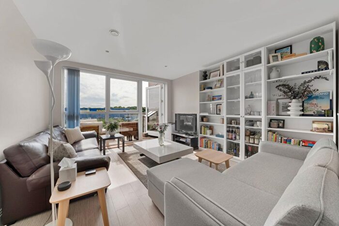 2 Bedroom Flat To Rent In Francis Court, Weld Place, Bounds Green, N11