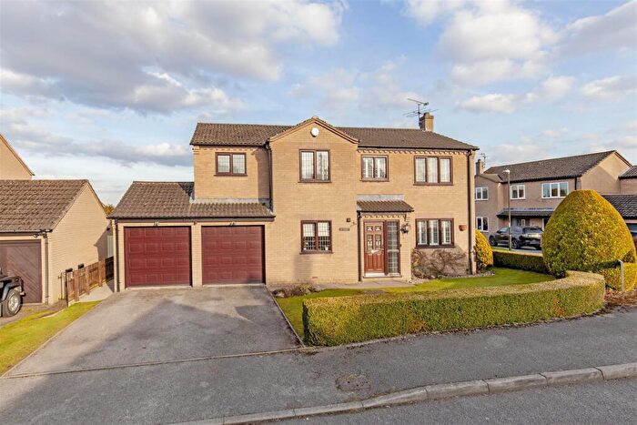 4 Bedroom Detached House For Sale In Park Hall Gardens, Walton, Chesterfield, S42