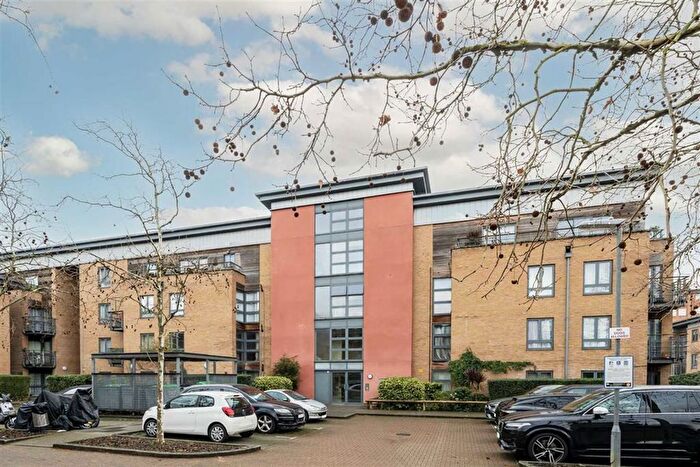 1 Bedroom Flat For Sale In Invermead Close, Hammersmith, W6