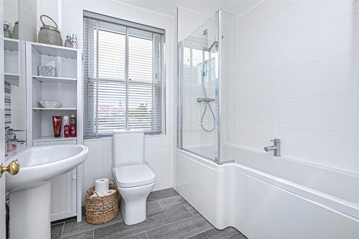 2 Bedroom Flat To Rent In Chapmans Place, Elie, Leven, KY9