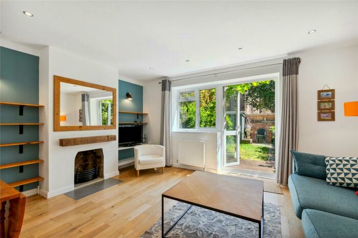 2 Bedroom Maisonette To Rent In Bethwin Road, London, SE5