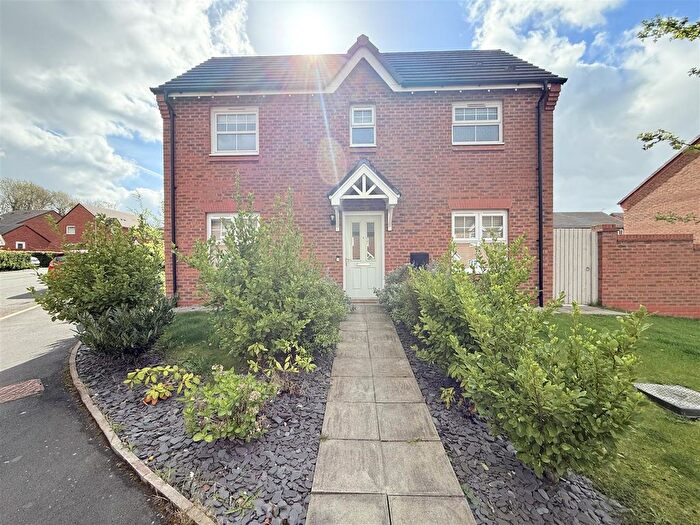 3 Bedroom Semi-Detached House For Sale In Chapman Avenue, Hyde, SK14