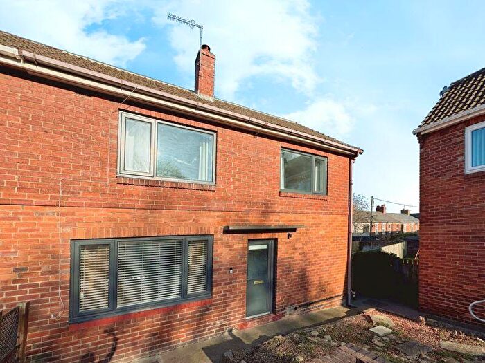 3 Bedroom Semi-Detached House For Sale In Lime Grove, Ryton, NE40