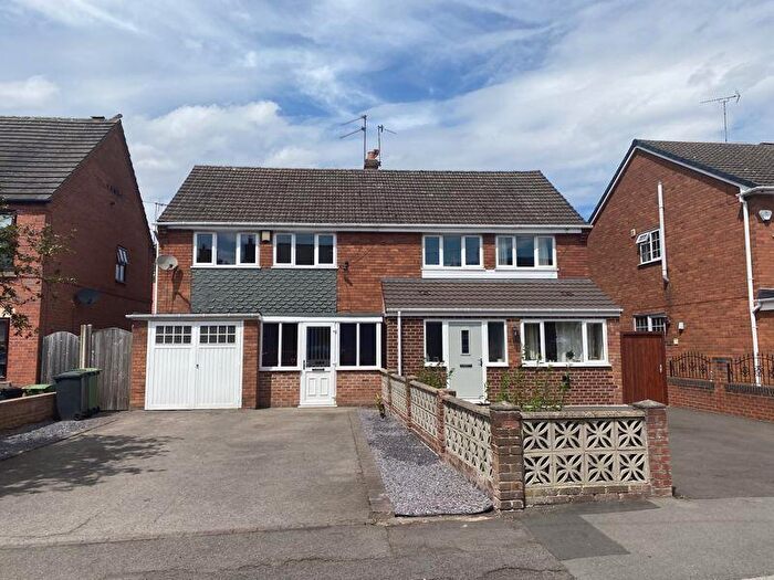 3 Bedroom Semi-Detached House To Rent In Brook Street, Stourbridge, DY8