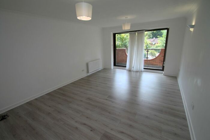 2 Bedroom Flat To Rent In Campion Close, Croydon, CR0