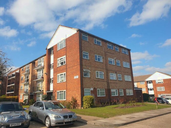 Studio To Rent In Windsor Court, Southgate, N14