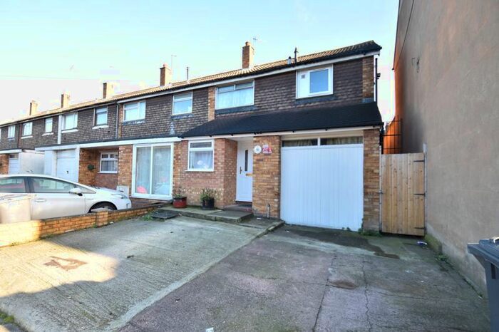 4 Bedroom End Of Terrace House To Rent In St. Peters Road, Luton LU1