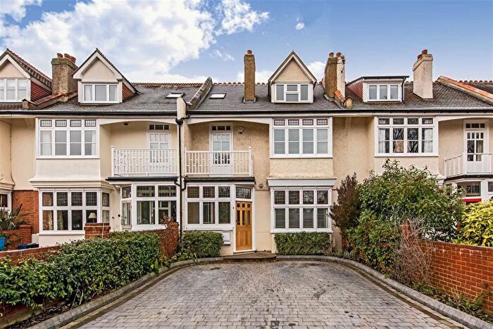 5 Bedroom Property To Rent In Elmers Drive, Teddington, TW11