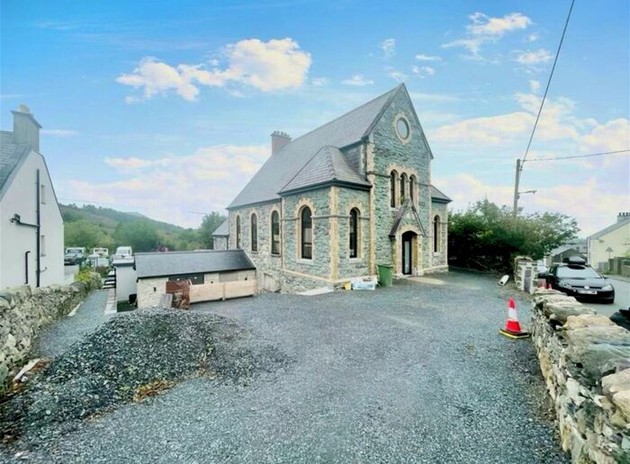 4 Bedroom Detached House For Sale In Clwt-Y-Bont, Caernarfon, LL55