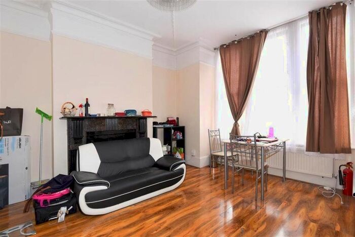 1 Bedroom Flat To Rent In Edgeley Road, Clapham, London, SW4