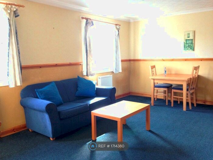 2 Bedroom Flat To Rent In Claverhouse Drive, Edinburgh, EH16