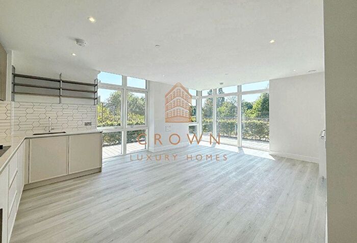 3 Bedroom Flat To Rent In Cairncross House, Kidbrooke Village, SE3