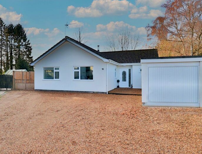 4 Bedroom Detached Bungalow For Sale In Maple Close, Yaxley, Eye IP23