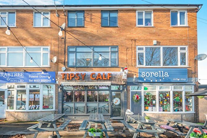 3 Bedroom Flat To Rent In Street Lane, Gildersome, LS27