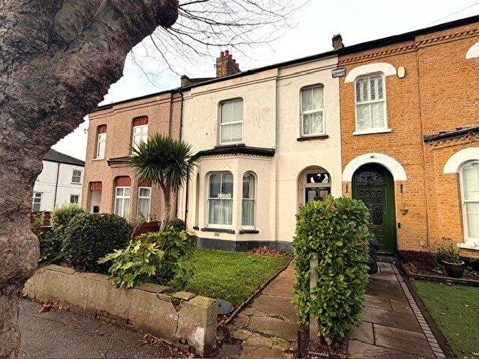 2 Bedroom Apartment For Sale In High Street, Shoeburyness, Southend-on-Sea, Essex, SS3