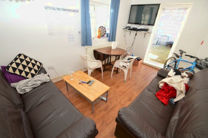 6 Bedroom Terraced House To Rent In Rookery Road, B29