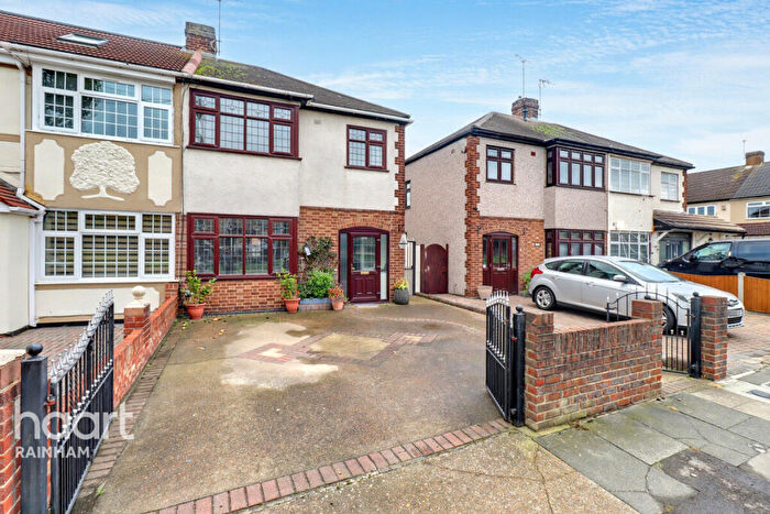 3 Bedroom Semi Detached House For Sale In Brookway, Rainham, RM13