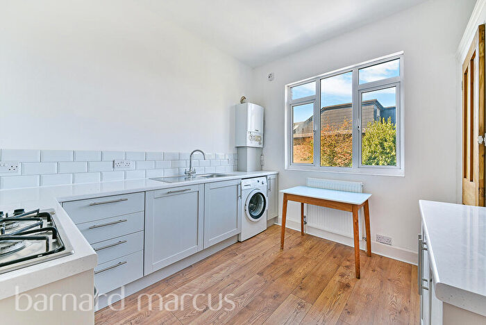 3 Bedroom Flat To Rent In Elm Road, East Sheen, London, SW14