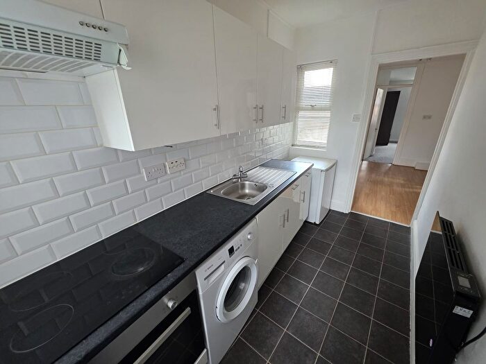 1 Bedroom Flat To Rent In Castle Street, Luton, Bedfordshire, LU1