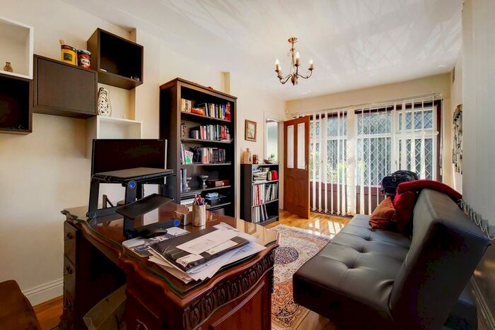 4 Bedroom Property To Rent In New Street Hill, Bromley, BR1