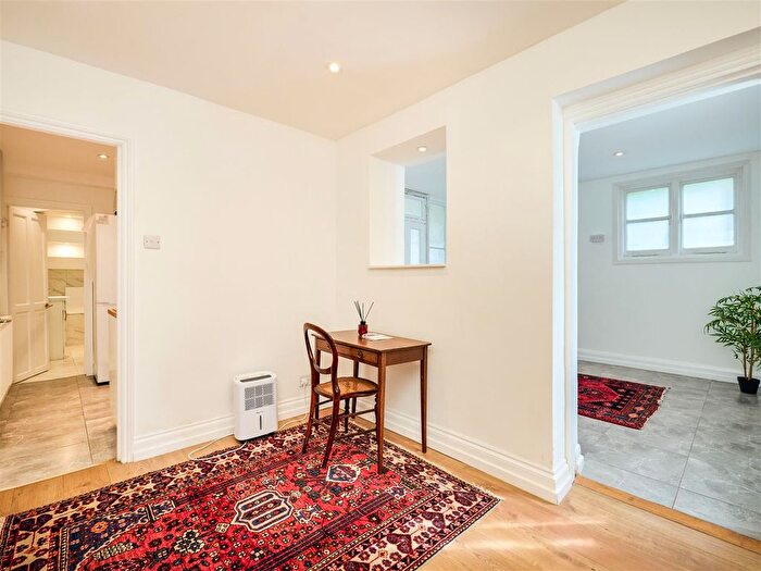 2 Bedroom Flat To Rent In Hillmarton Road, London, N7