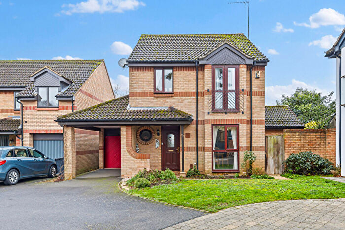 3 Bedroom Detached House For Sale In The Lawns, Northampton, NN5