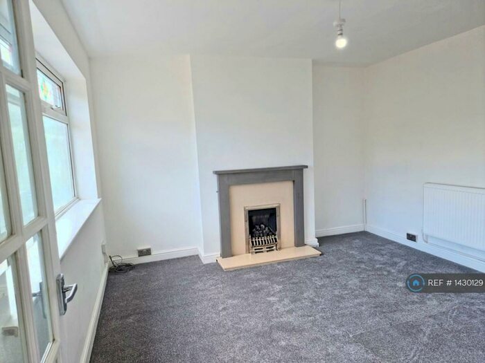 3 Bedroom End Of Terrace House To Rent In Barnes Hill, Birmingham, B29