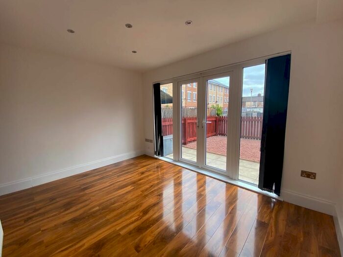 3 Bedroom Town House To Rent In Alexandra Road, Liverpool, L7